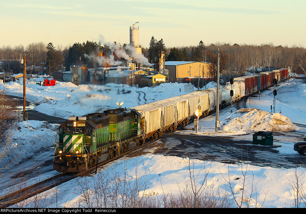 BNSF 1832